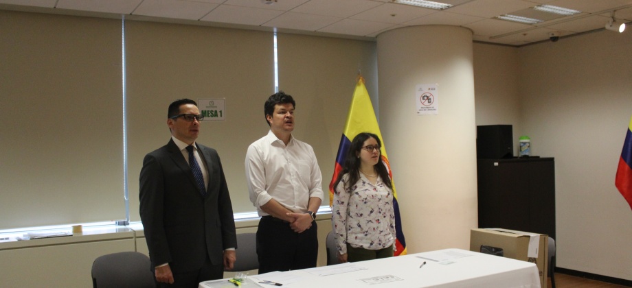 Inició la jornada electoral presidencial 2018 para la segunda vuelta en el Consulado de Colombia en Seúl