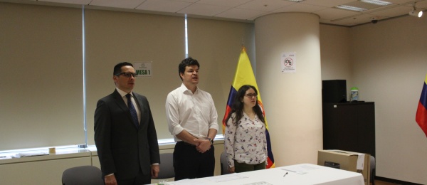 Inició la jornada electoral presidencial 2018 para la segunda vuelta en el Consulado de Colombia en Seúl
