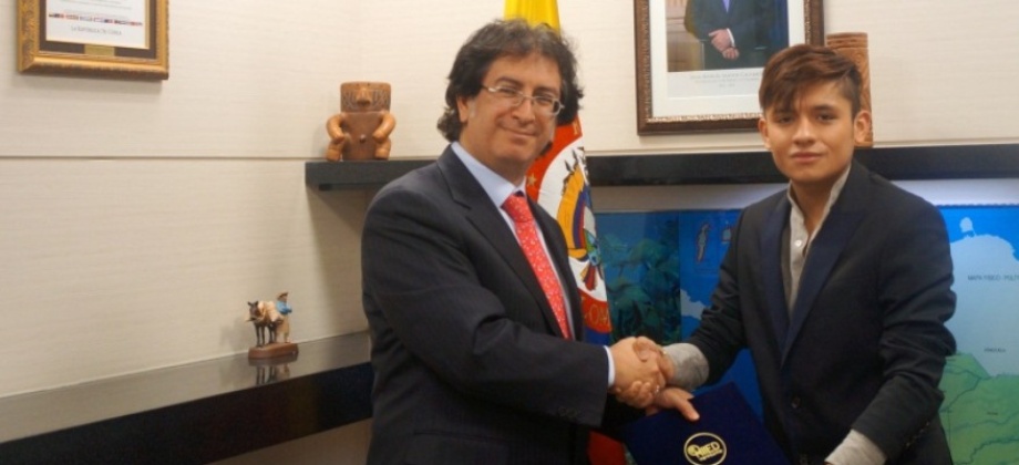 Consulado de Colombia en Seúl felicita a ganador de premio otorgado por el Instituto Nacional para la Educación Internacional