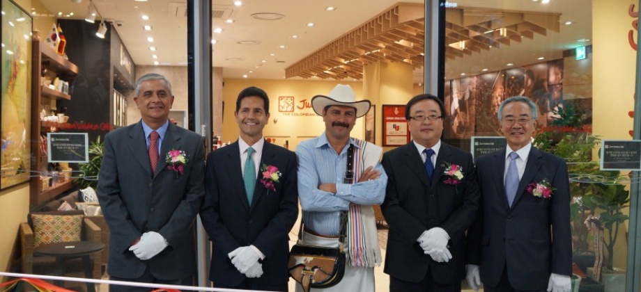 Embajada de Colombia en la República de Corea participó en la inauguración de tienda Juan Valdez en Seúl